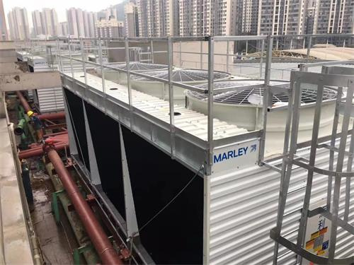 減少冷卻塔填料阻塞的方法