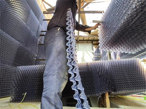 密閉式冷卻塔出水量溫度過高難題可以這樣解決