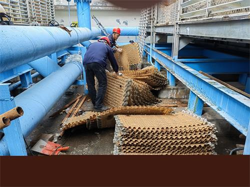 冷卻塔<font color='red'>維修</font>應(yīng)該注意哪些方面的事情？(冷卻塔的<font color='red'>維修</font>方法)