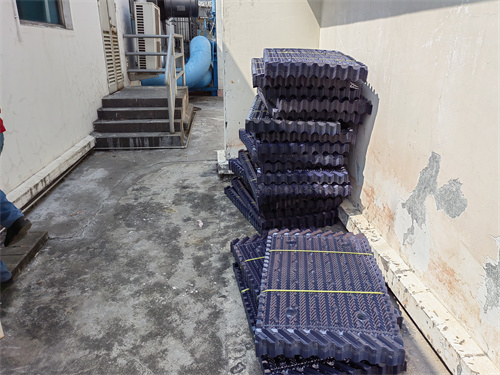 工業(yè)冷卻塔在運轉(zhuǎn)時要注意事項