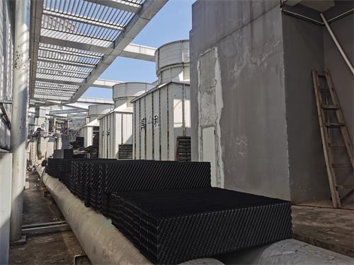 圓形冷卻塔為什么會出現(xiàn)白色霧水？