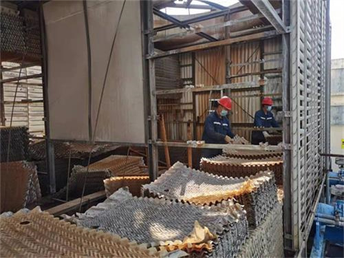 冷卻塔應(yīng)當(dāng)怎樣進(jìn)行清洗(中央空調(diào)冷卻塔清洗教學(xué))